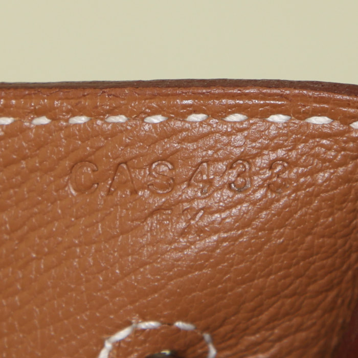 Bolso de mano Hermes Birkin 40 cm en cuero togo blanco y cuero togo color oro - Detail D4