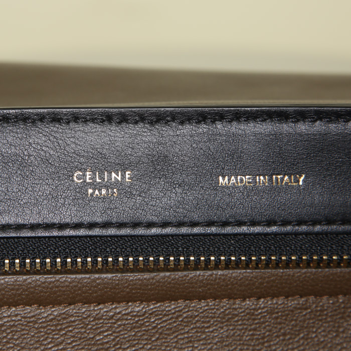 Sac à main Celine  Trapeze grand modèle  en cuir noir et taupe et daim bleu - Detail D3