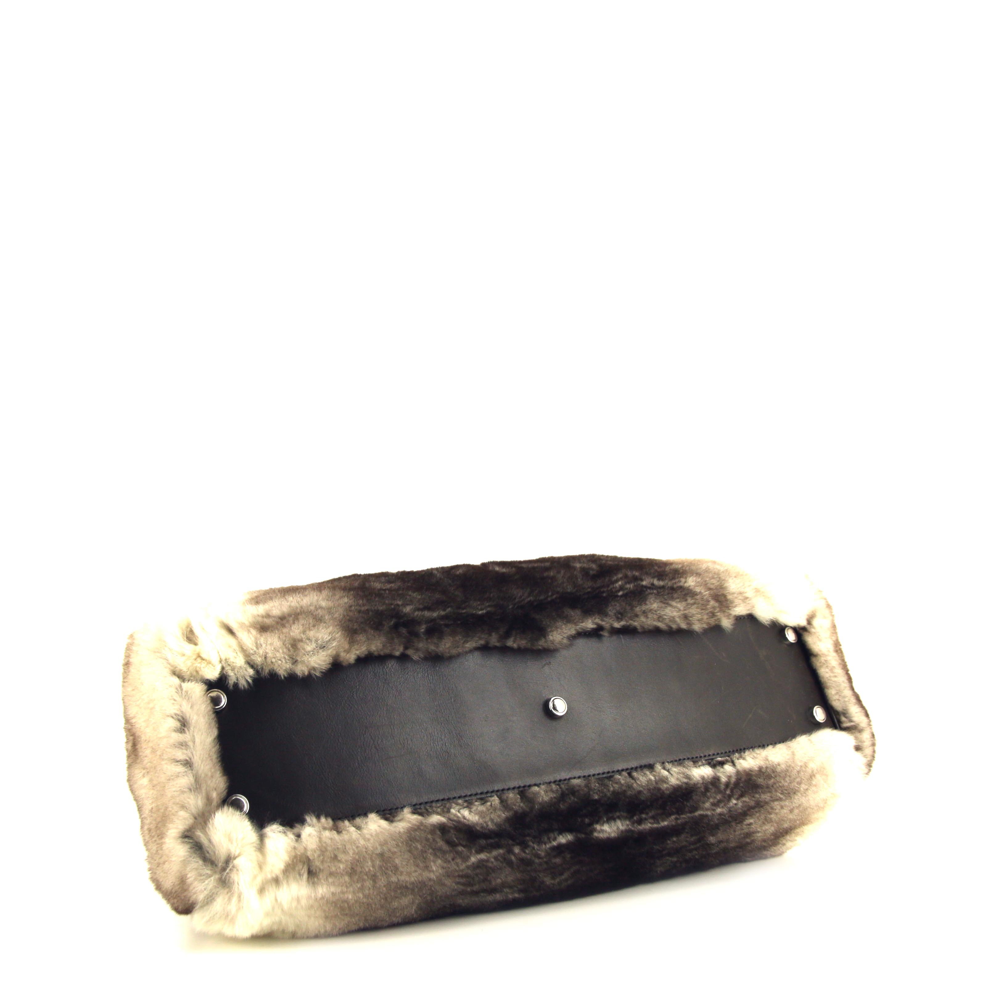 Cartier Marcello handbag in grey furr and grey leather - Detail D4