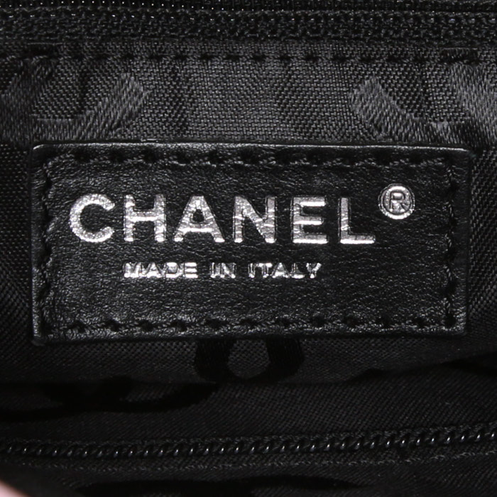 Bolso Cabás Chanel  Cambon en cuero acolchado rosa y negro - Detail D3