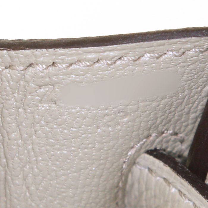 Bolso de mano Hermes Birkin 25 cm en cuero togo verde Sauge - Detail D4