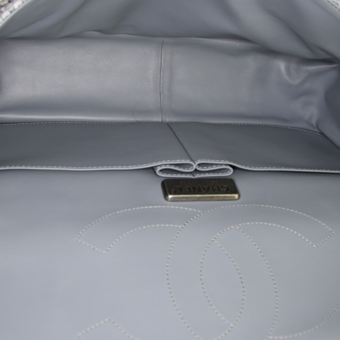 Sac à main Chanel 2.55 en python gris - Detail D3