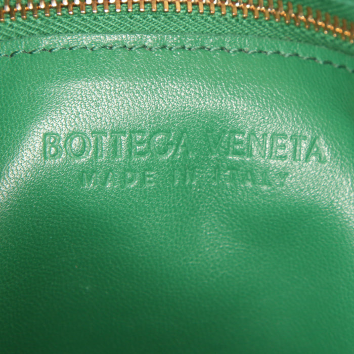 Bolso bandolera Bottega Veneta Cassette en cuero intrecciato verde - Detail D3