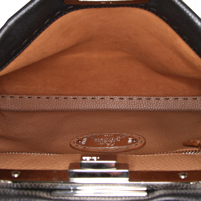 Fendi Peekaboo medium model handbag in black grained leather - Detail D3