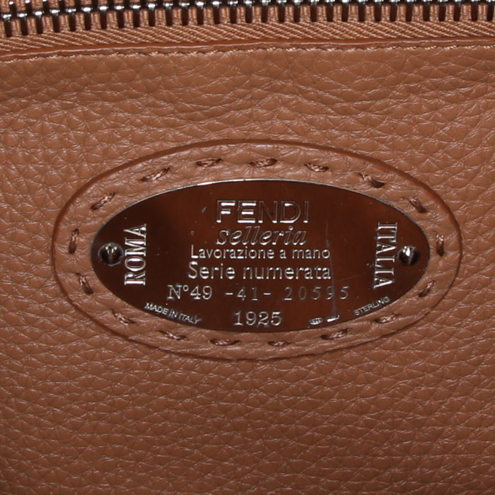 Fendi Peekaboo medium model handbag in black grained leather - Detail D4