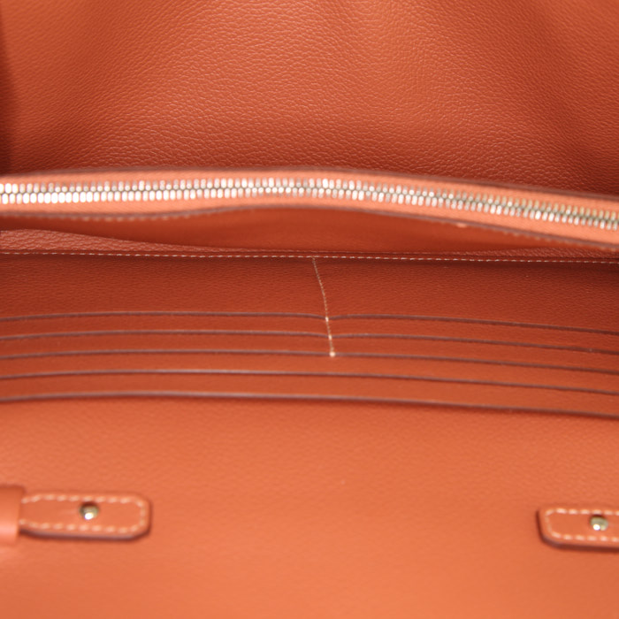 Bolsito de mano Hermès Long To Go en cuero togo marrón Blush - Detail D3