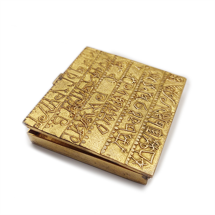 Line Vautrin, rare "Alphabet arménien" compact box, in gilt bronze, signed, around 1946 - Detail D2