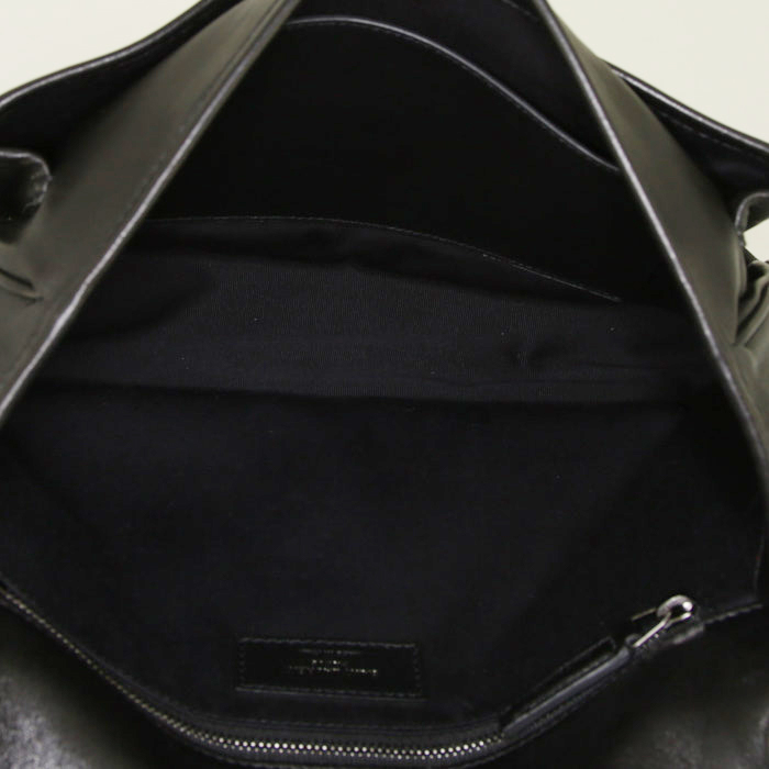 Saint Laurent Niki shoulder bag in black leather - Detail D3