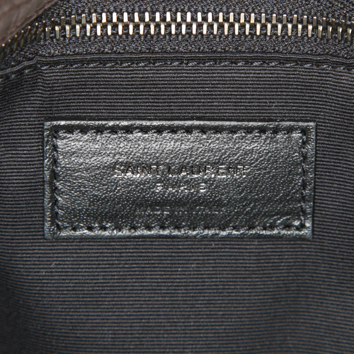 Sac bandoulière Saint Laurent Niki en cuir marron - Detail D4