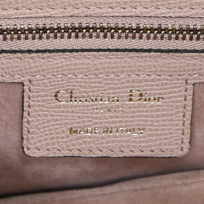 Sac à main Dior Saddle en cuir rose - Detail D4
