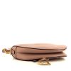 Sac à main Dior Saddle en cuir rose - Detail D5 thumbnail