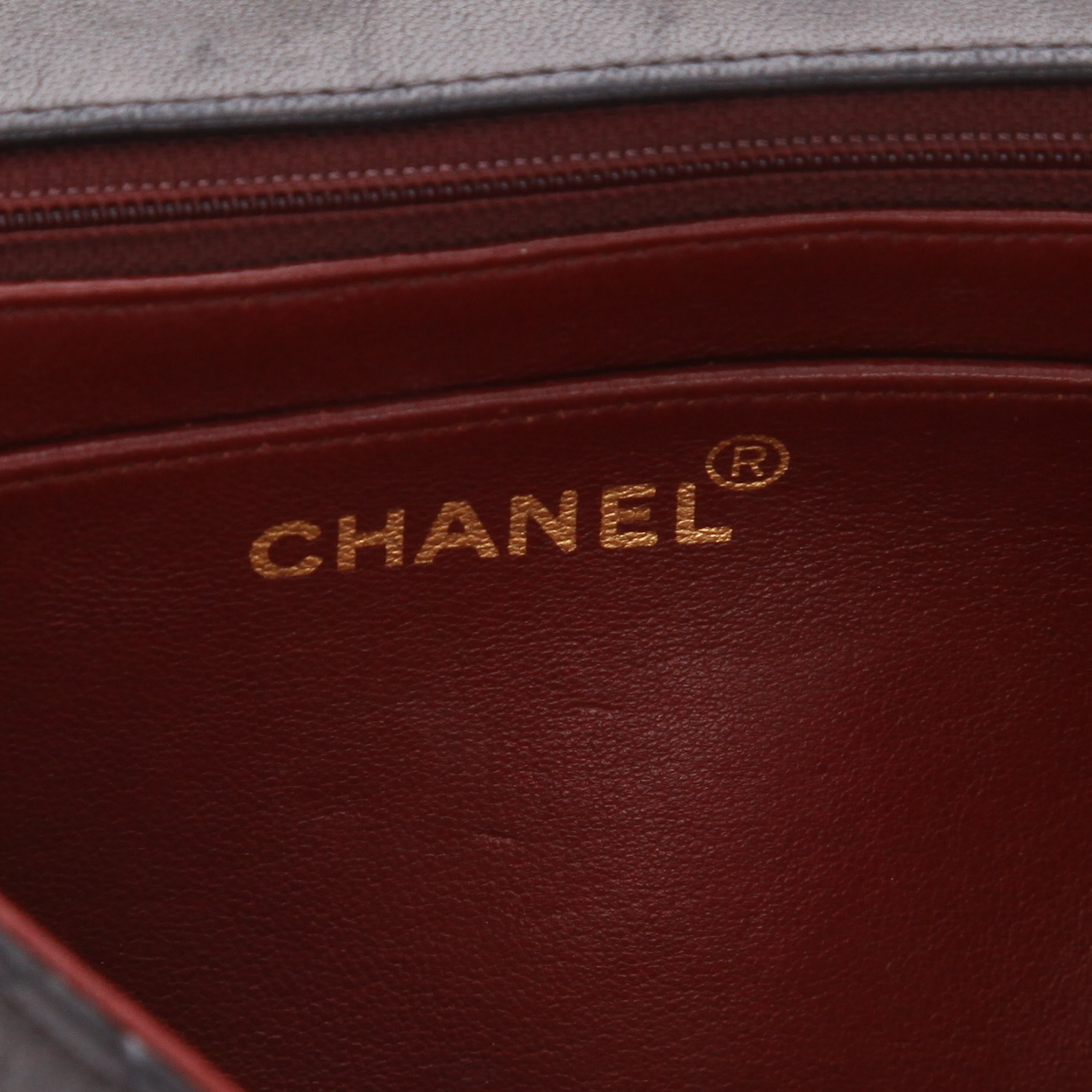 Chanel  Vintage Diana handbag  in black leather - Detail D2