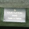 Borsa da viaggio Louis Vuitton Kendall in pelle taiga verde - Detail D3 thumbnail