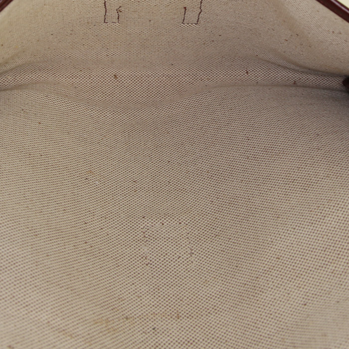 Bolsito de mano Hermes Jige en cuero box color burdeos y crin beige - Detail D2