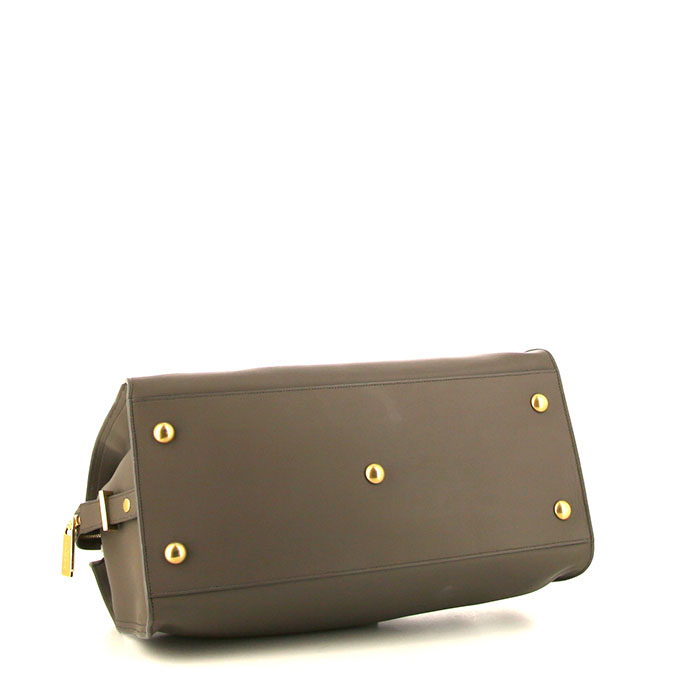 Bolso de mano Yves Saint Laurent Chyc en cuero gris - Detail D4