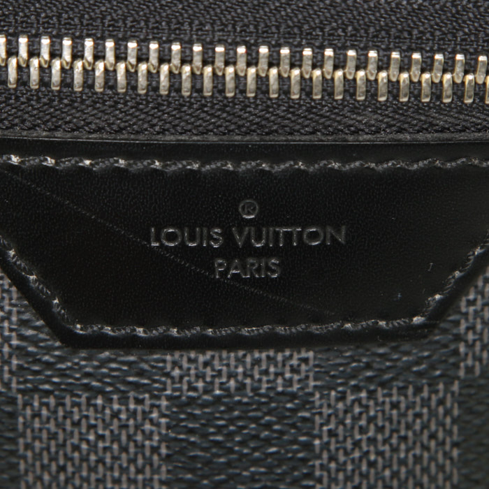 Zaino Louis Vuitton Josh in tela a scacchi grigio Graphite e pelle nera - Detail D3