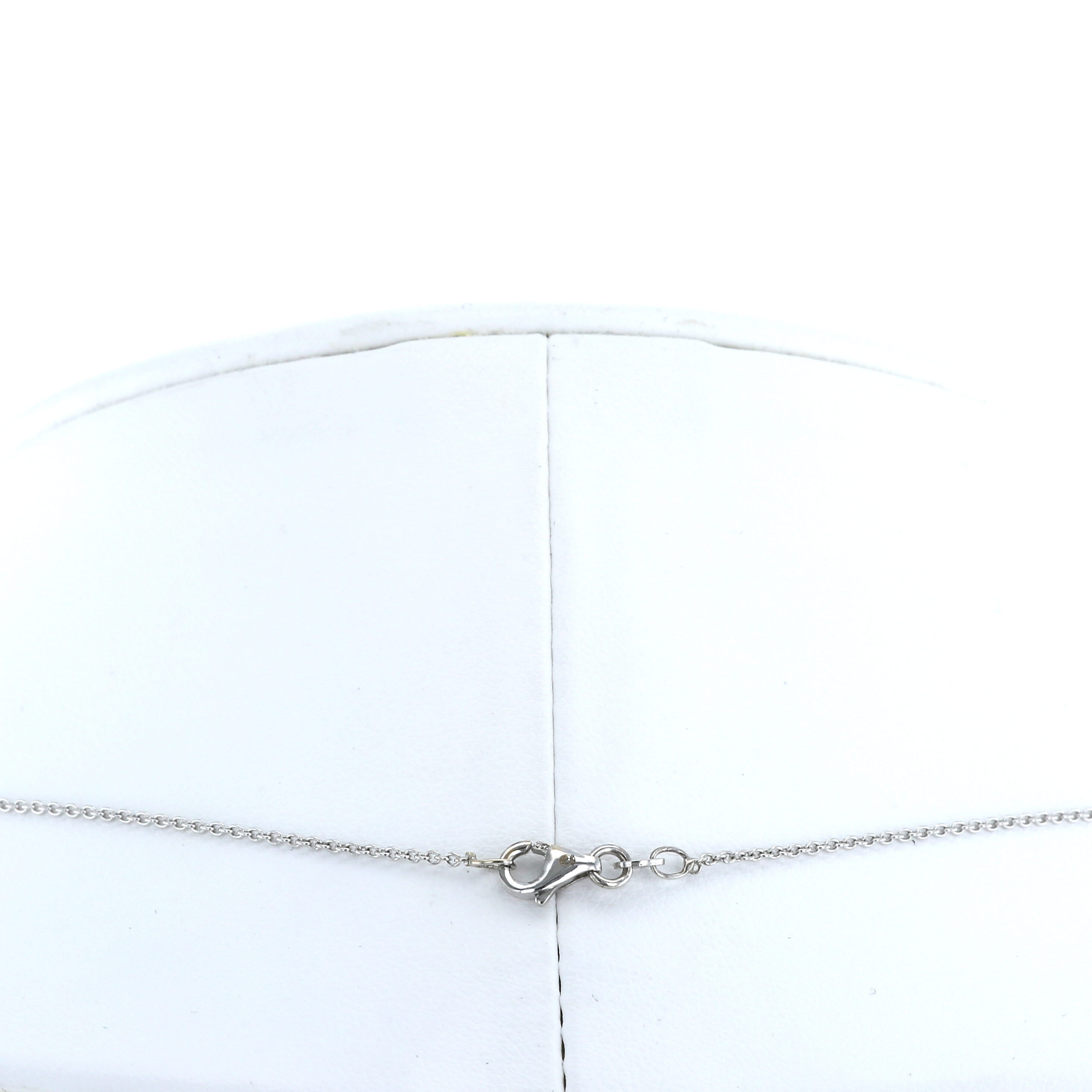 Collier solitaire en or blanc et diamant (0,70 carat) - Detail D2