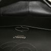 Sac bandoulière Chanel Timeless jumbo en cuir verni noir et beige - Detail D3 thumbnail