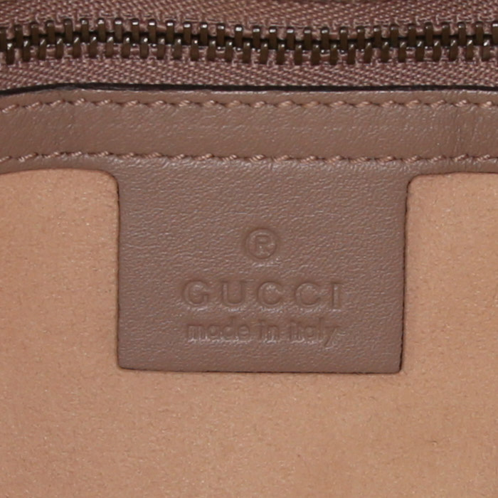 Bolso bandolera Gucci GG Marmont en cuero acolchado - Detail D4