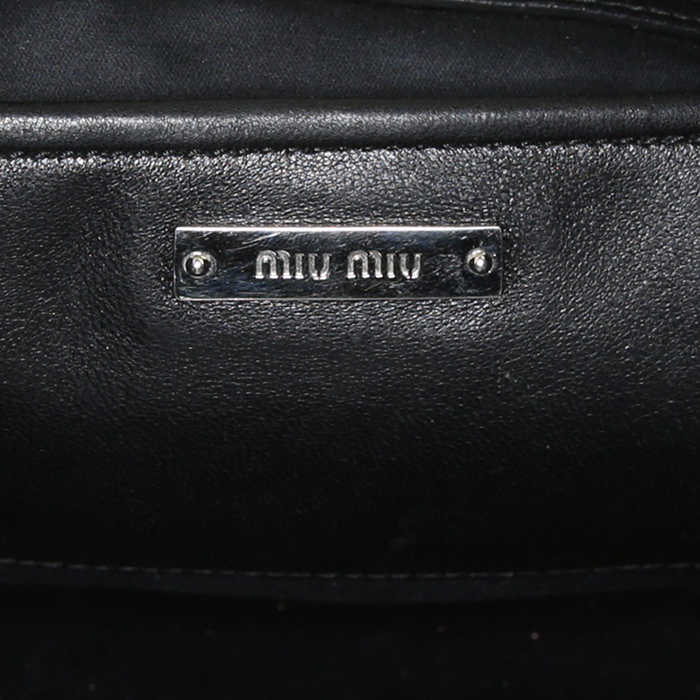 Bolso de mano Miu Miu en cuero acolchado negro - Detail D4