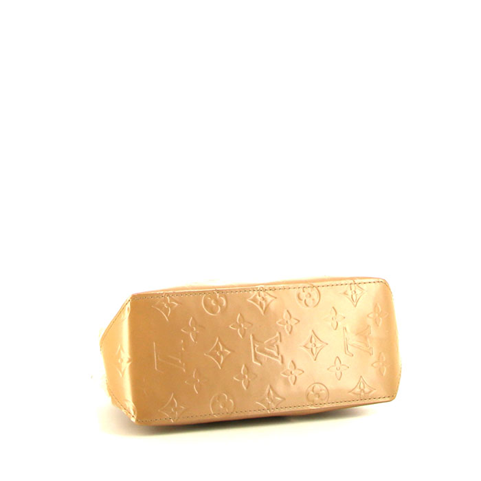 Sac à main Louis Vuitton Reade en cuir verni monogram beige et cuir naturel - Detail D4