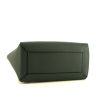 Bolso de mano Celine Belt en cuero granulado verde pino - Detail D5 thumbnail