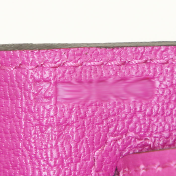 Hermès Kelly 28 cm handbag in purple togo leather - Detail D5