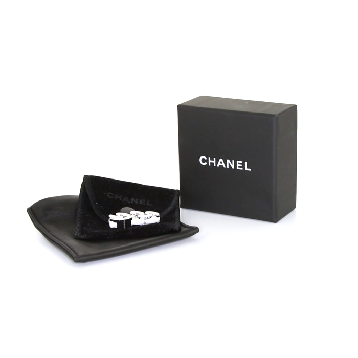 Anello flessibile Chanel Ultra modello medio in oro bianco,  ceramica bianca e diamanti - Detail D2