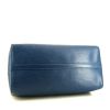 Sac à main Louis Vuitton Speedy 35 en cuir épi bleu - Detail D4 thumbnail