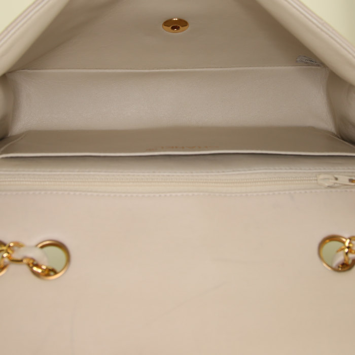 Sac à main Chanel Vintage en cuir matelassé crème - Detail D3