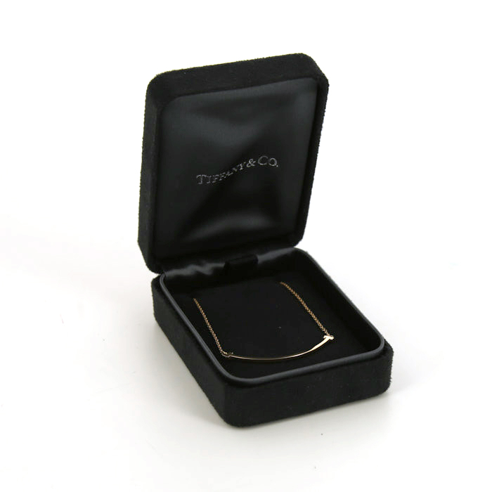 Collier Tiffany 
Co Smile T en or rose - Detail D4