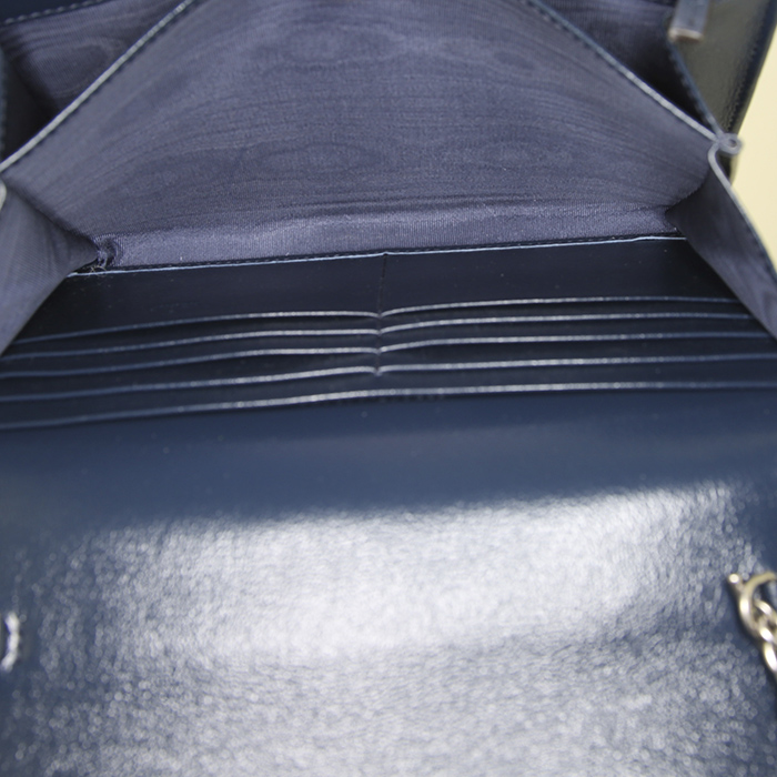 Borsa a tracolla Gucci GG Marmont in pelle trapuntata blu e pelle bianca - Detail D2