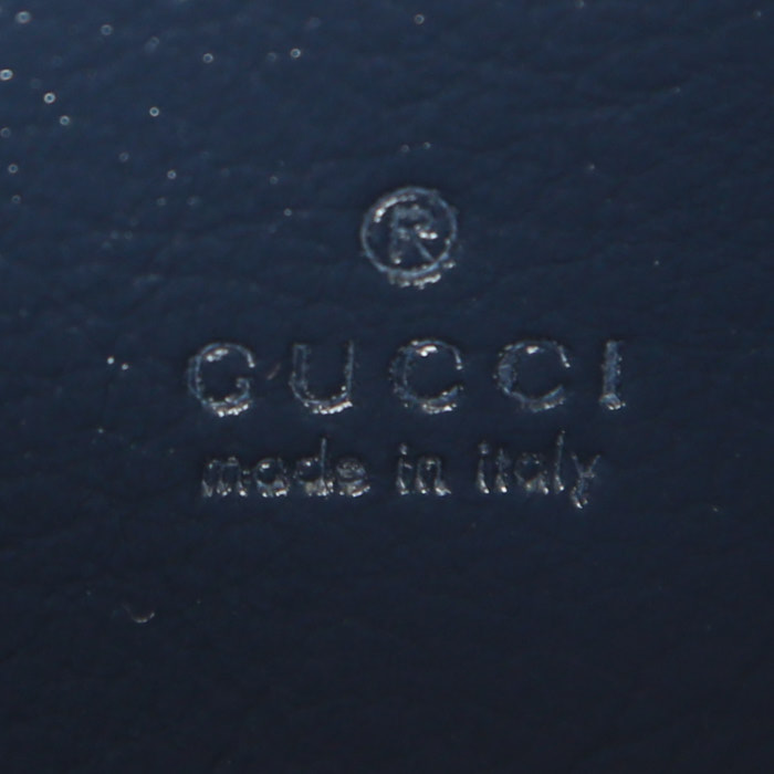 Borsa a tracolla Gucci GG Marmont in pelle trapuntata blu e pelle bianca - Detail D3
