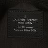 Bolso bandolera Louis Vuitton Messenger en lona Monogram Eclipse gris y cuero negro - Detail D4 thumbnail