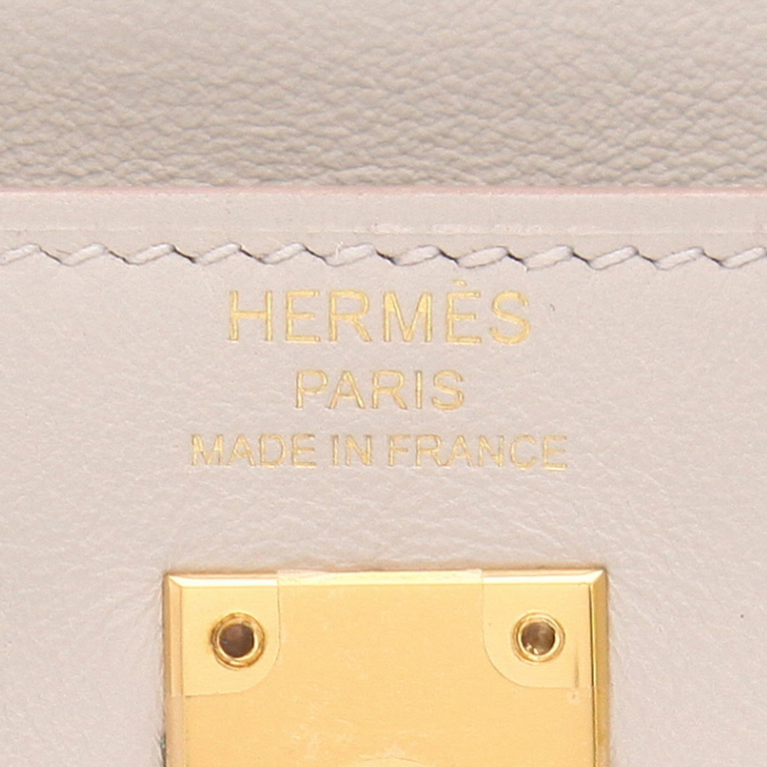 Sac à main Hermès  Kelly 25 cm en cuir Swift Gris Perle - Detail D2