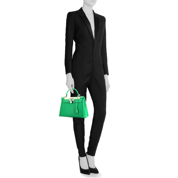 Hermes Kelly 32 cm handbag in green and beige "H" canvas and green leather - Detail D1