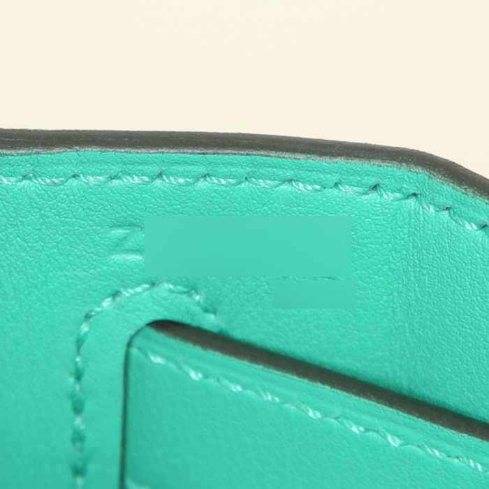Hermes Kelly 32 cm handbag in green and beige "H" canvas and green leather - Detail D5