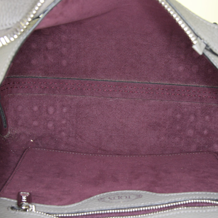 Tod's Wave shoulder bag in grey leather - Detail D3