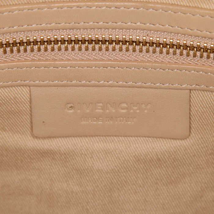 Bolso de mano Givenchy Lucrezia en cuero azul, blanco y negro - Detail D4