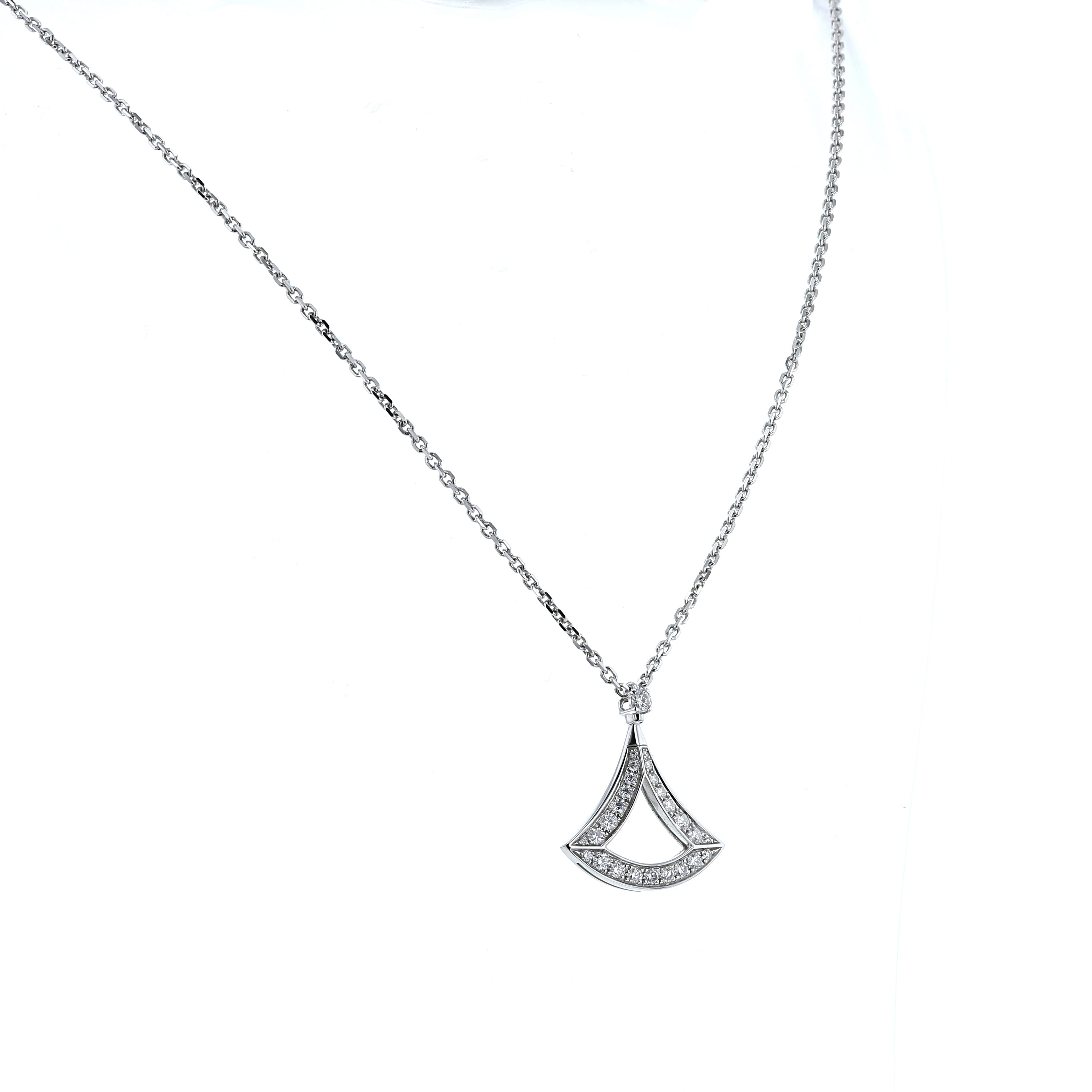 Collar Bulgari Diva's Dream en oro blanco y diamantes - Detail D1