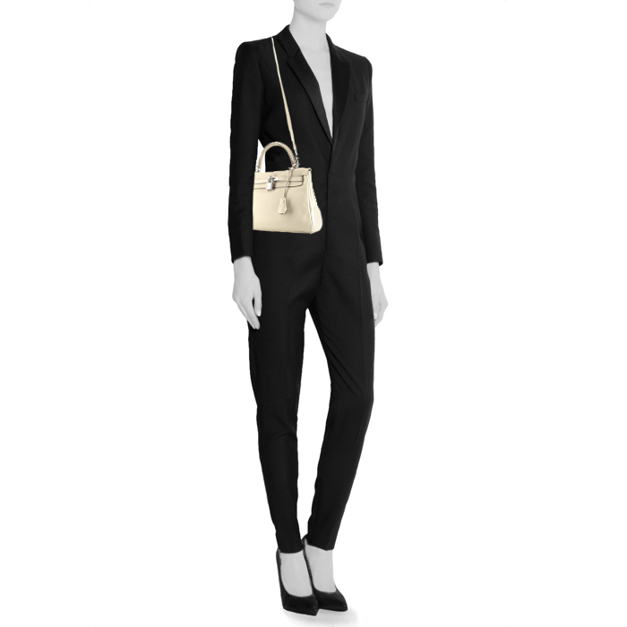 Sac à main Hermes Kelly 25 cm en cuir Swift Craie - Detail D2