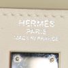 Hermes Kelly 25 cm handbag in Craie Swift leather - Detail D4 thumbnail