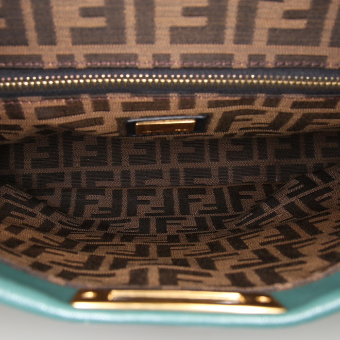 Sac à main Fendi Peekaboo grand modèle en cuir vert - Detail D3