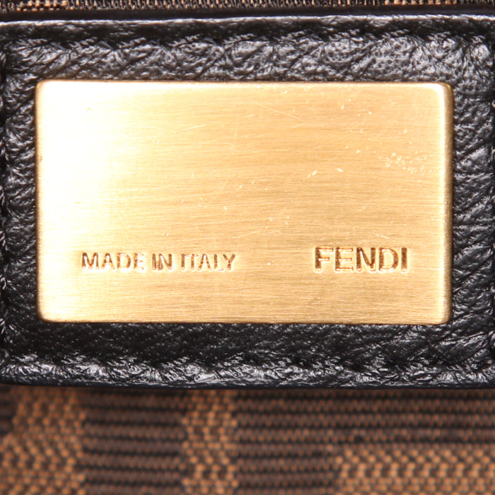 Sac à main Fendi Peekaboo grand modèle en cuir vert - Detail D4