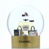 Boule à neige Chanel en verre transparent et plexiglas doré - 360 thumbnail