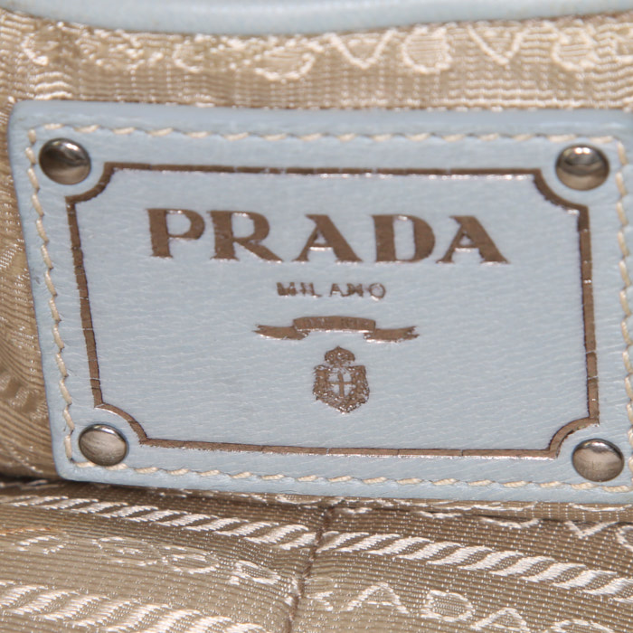 Bolso de mano Prada en cuero azul claro - Detail D4
