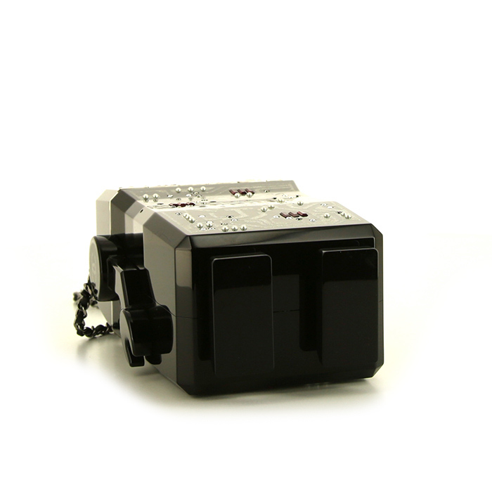 Minaudière Chanel Editions Limitées en plexiglas noir et argenté - Detail D4