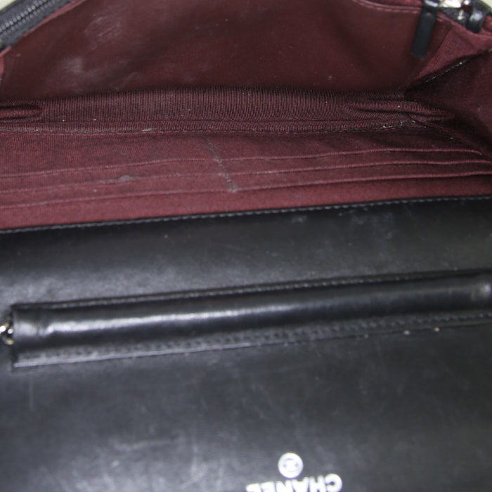 Sac bandoulière Chanel Wallet on Chain en cuir matelassé noir - Detail D2