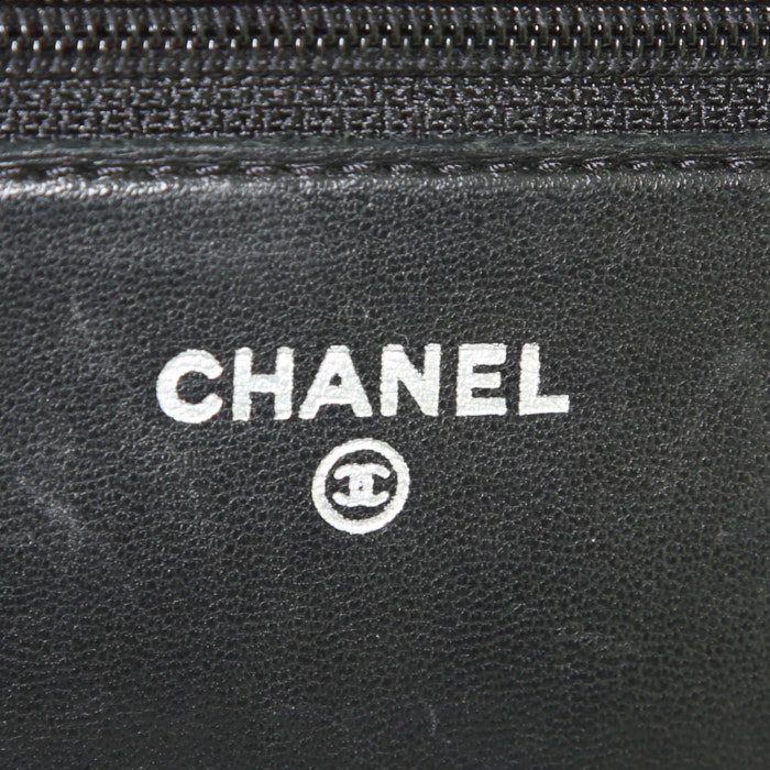 Chanel Wallet on Chain shoulder bag in black quilted leather - Detail D3