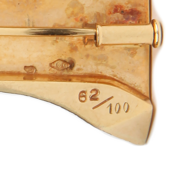 César, Broche-sculpture "Pouce", en or jaune 18k, signée, numérotée et poinçonnée